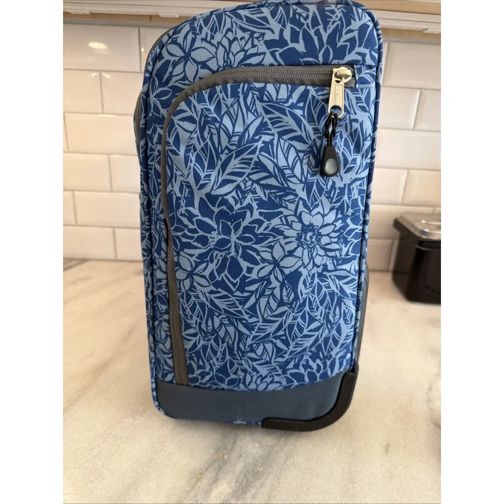 LL Bean Rolling Tote Excellent Condition OLA007